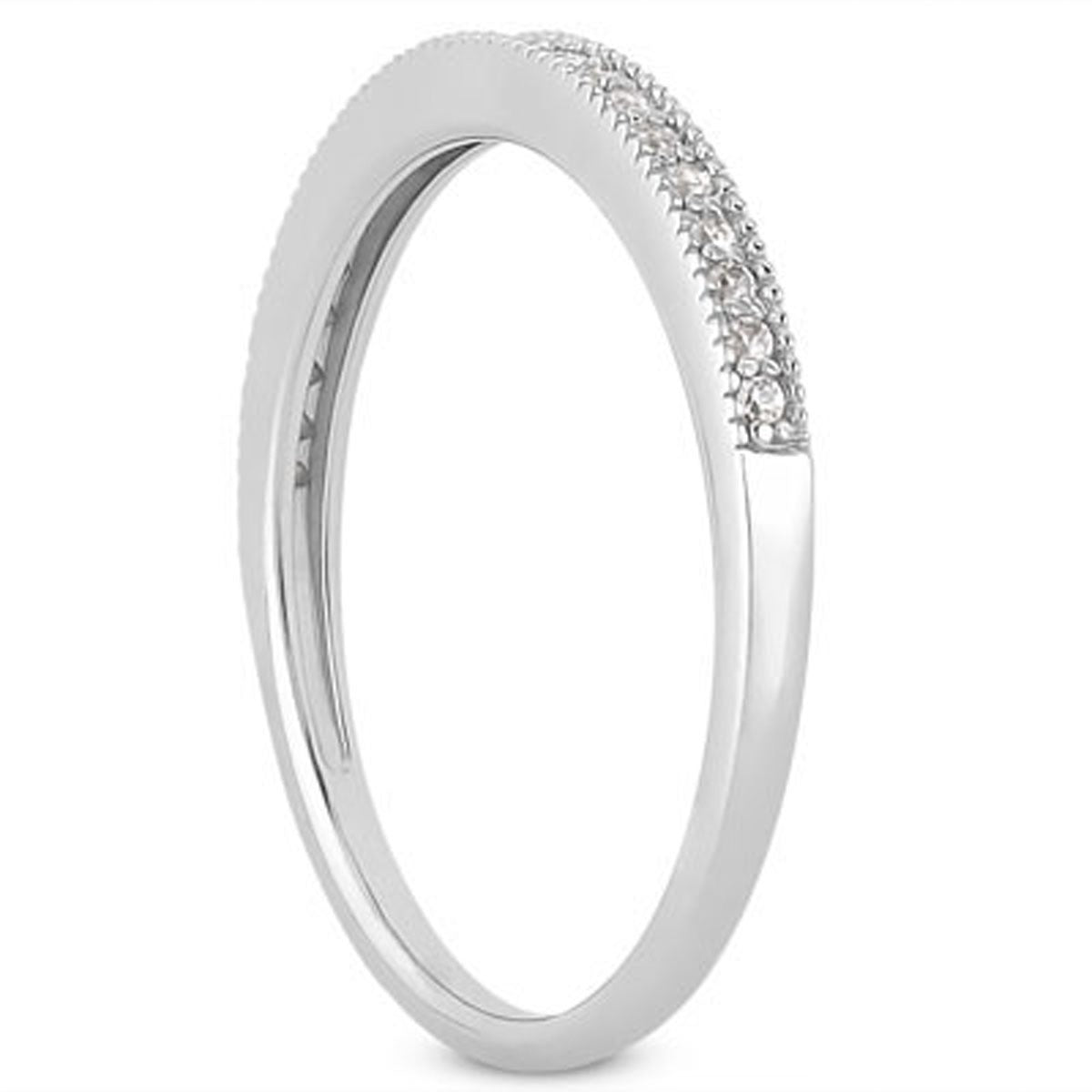 Anillo de boda de oro blanco de 14k con micro pavé de diamantes y engaste milgrain