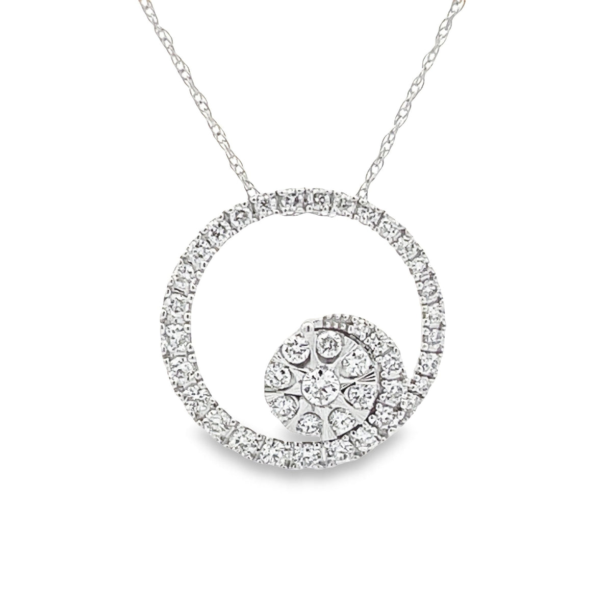 Colgante de oro blanco de 14kt "Círculo de amor" con diamante de 0,50 qt