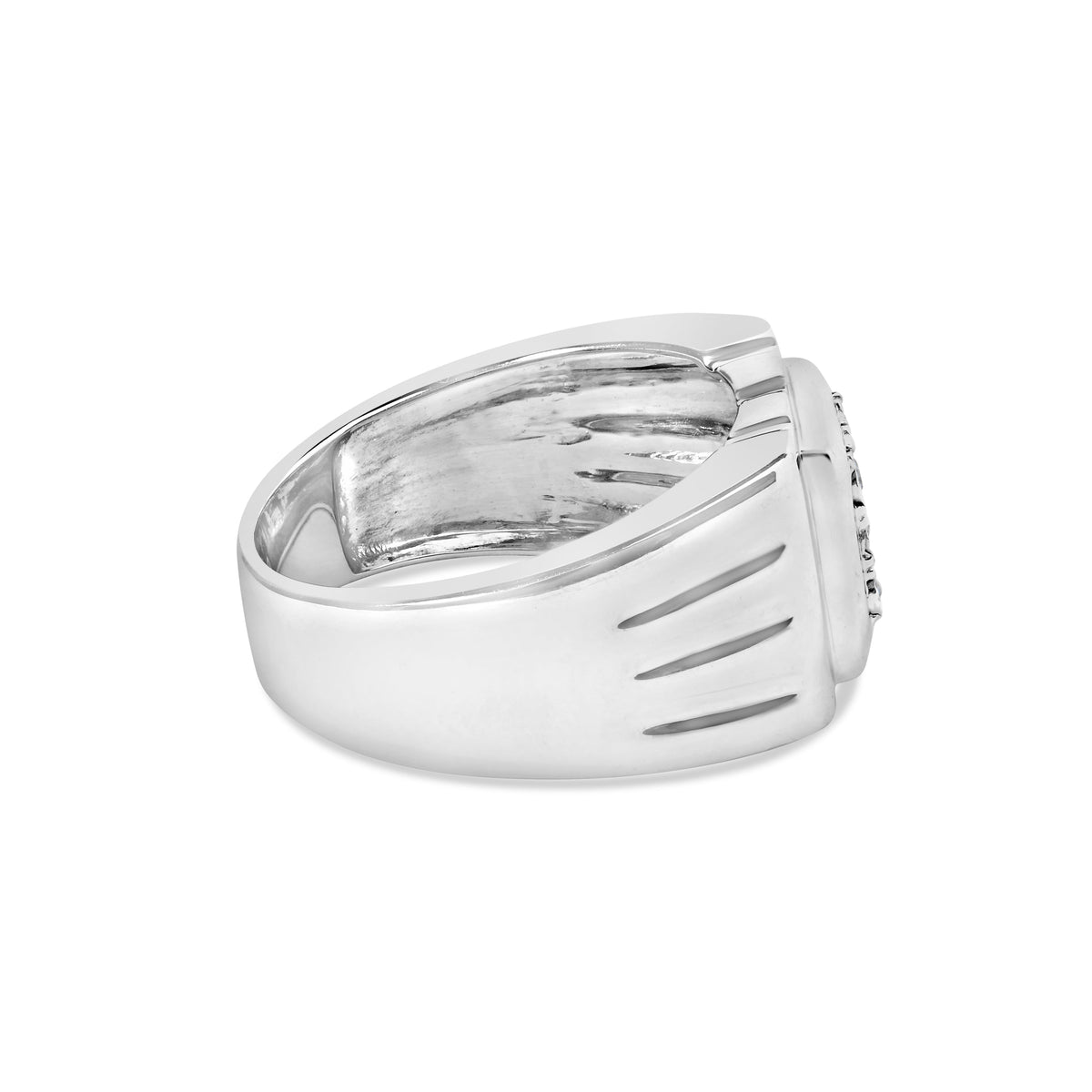 Anillo de moda para hombre de plata esterlina .925 con acentos de diamante en engaste milagro de 9 piedras y banda estriada (color I-J, claridad I3) - Talla 10