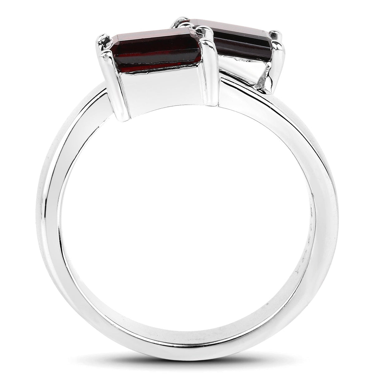 Anillo de plata de ley .925 con granate auténtico de 2.40 quilates