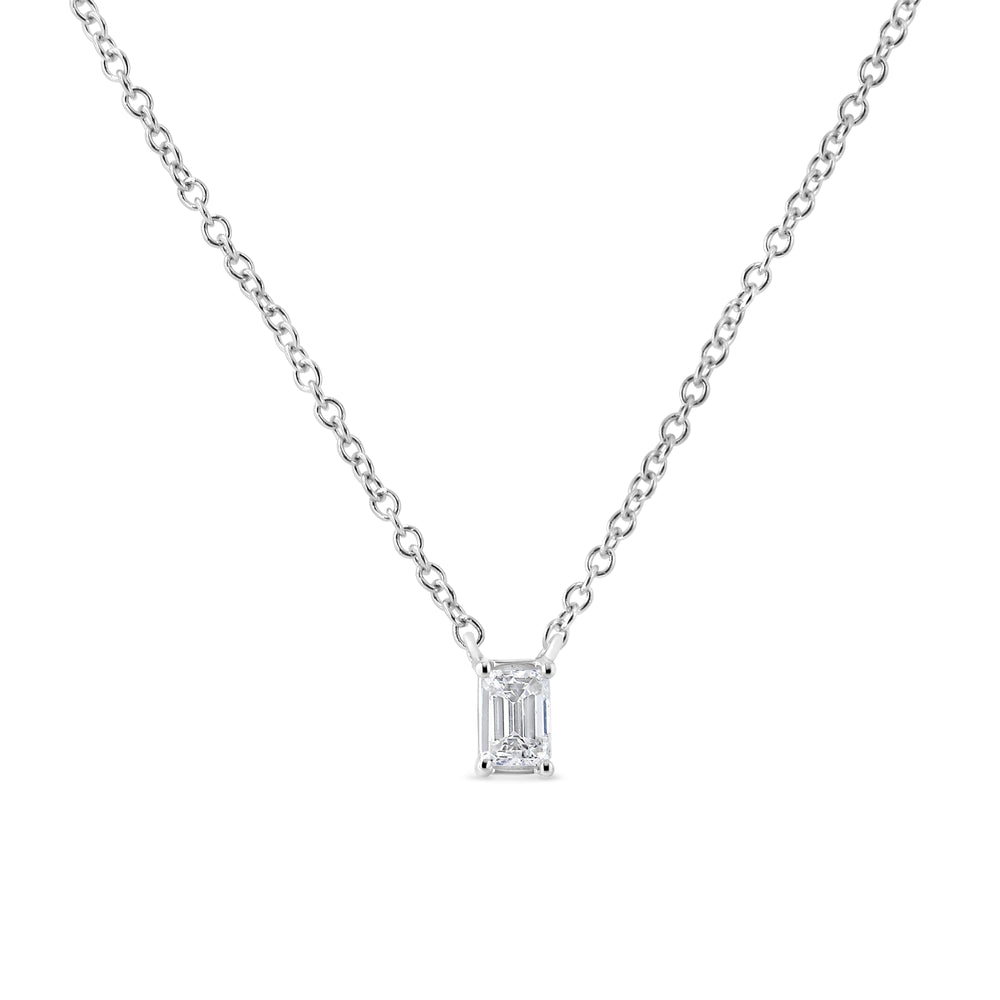 Collar con colgante de oro blanco de 14K con diamante solitario de talla esmeralda de 1/3 Cttw y 18" (color G-H, claridad VS2-SI1)