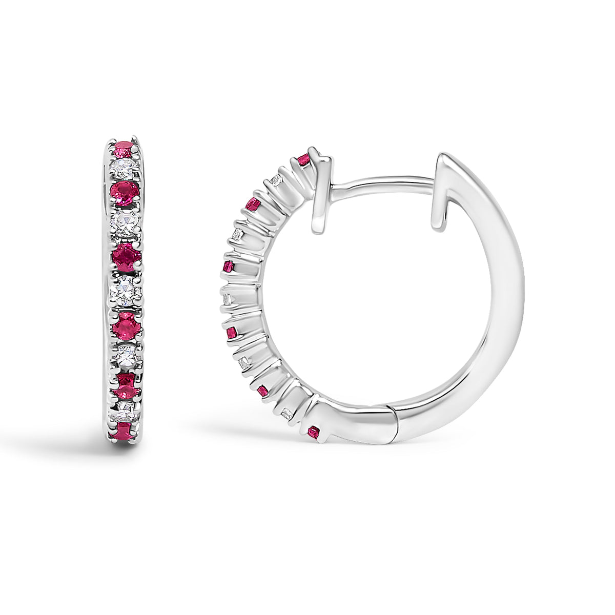 Pendientes de aro tipo huggie de oro blanco de 10K con diamantes y rubíes rojos alternados (Color I-J, Claridad I1-I2)
