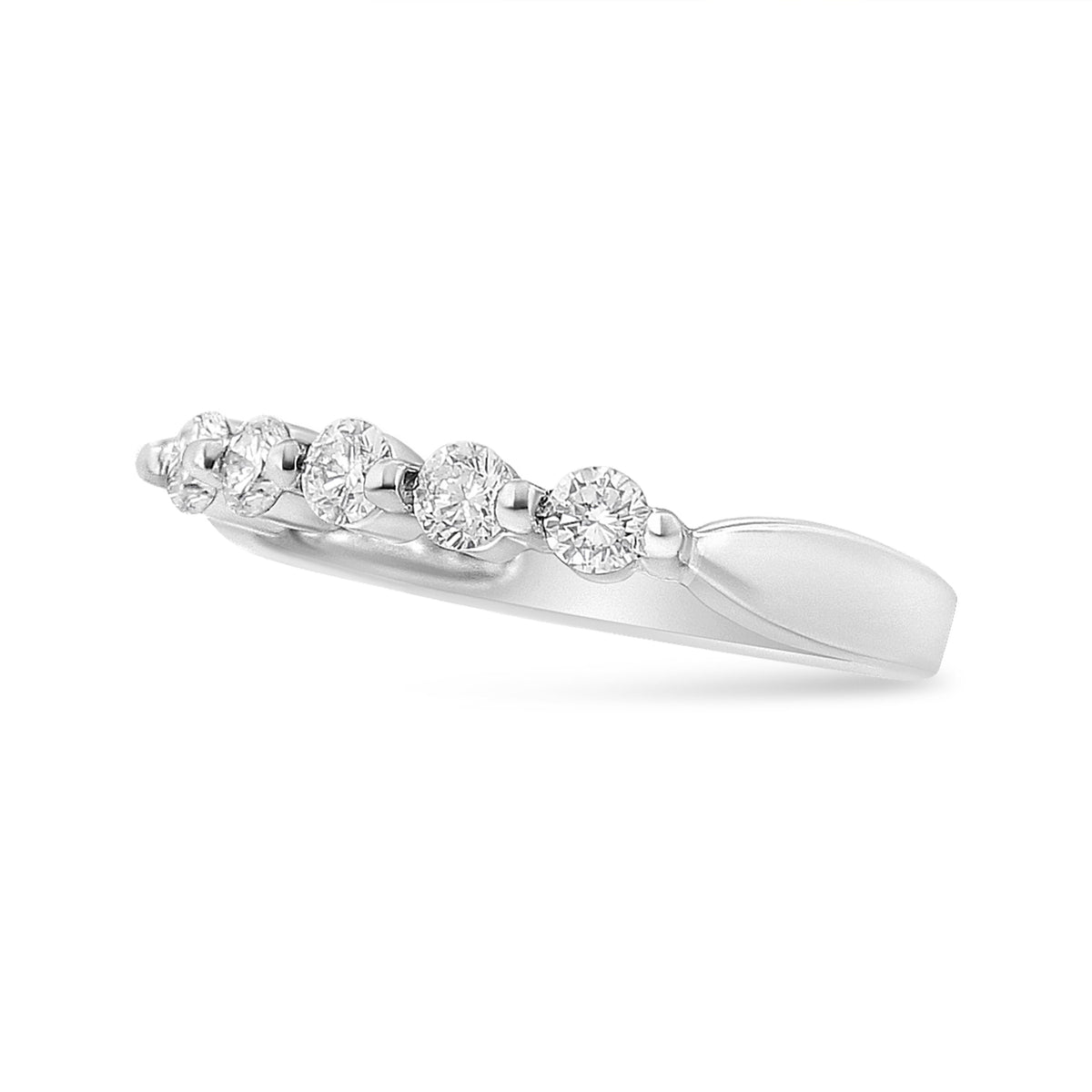 Anillo de oro blanco de 14 quilates con 5 diamantes redondos de 1/2 quilate en total (color H-I, claridad SI1-SI2), talla 7