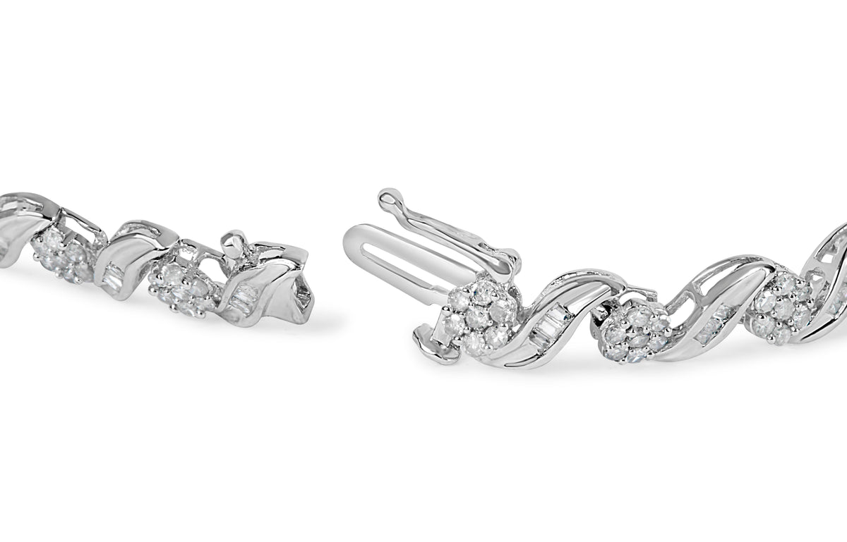 Pulsera de Eslabones en Espiral con Diseño Floral de Diamantes de Corte Redondo y de Talla Baguette de 2.00 ct en total en Oro Blanco de 10K y 17.78 cm (Color I-J, Claridad I1-I2)