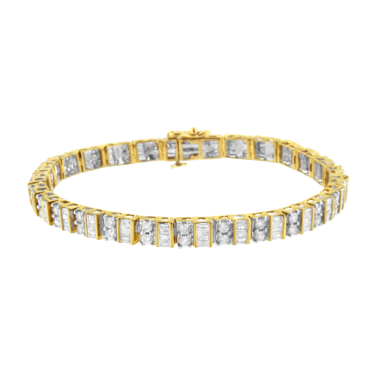 Pulsera de tenis de oro amarillo de 10K con diamantes en talla baguette y redonda alternados de 4.0 Cttw, engastados en bisel y garra de 7" (Color G-H, Claridad SI1-SI2)