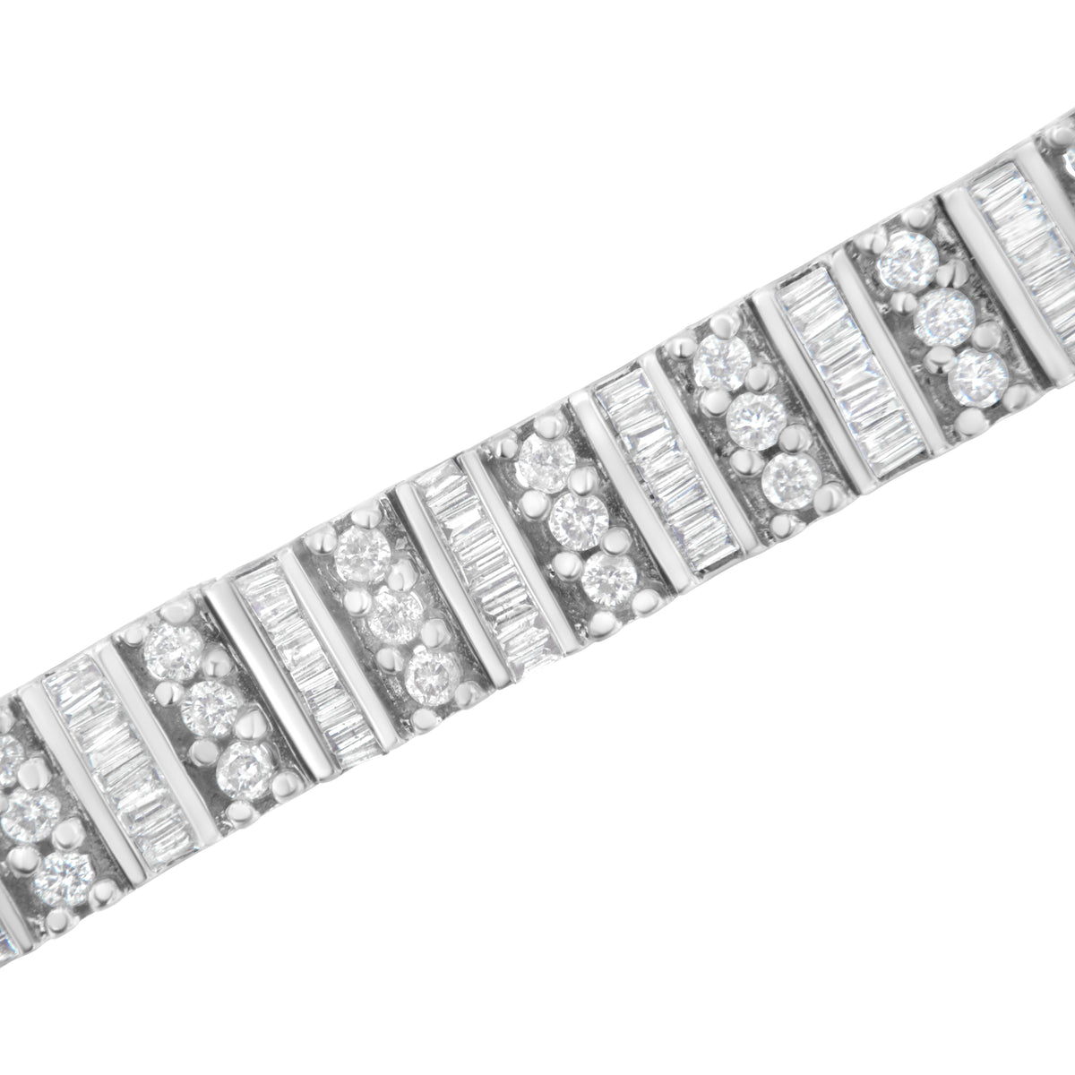 Pulsera tenis de oro blanco de 14 quilates con diamantes de talla baguette y redonda brillante de 4 7/8 quilates engastados en canal y garra (color I-J, claridad I1-I2) - Tamaño 7,25"