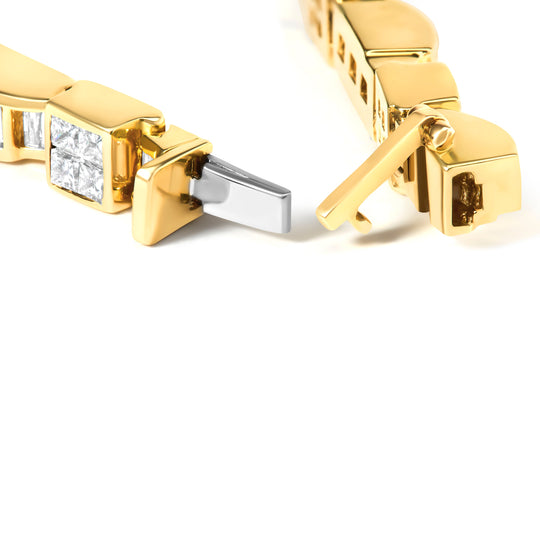 Photo of {{ product.title | truncate: 80, '' | escape }}