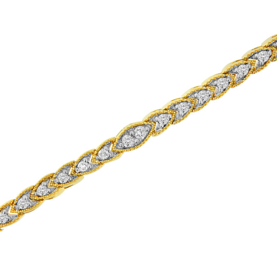 Photo of {{ product.title | truncate: 80, '' | escape }}