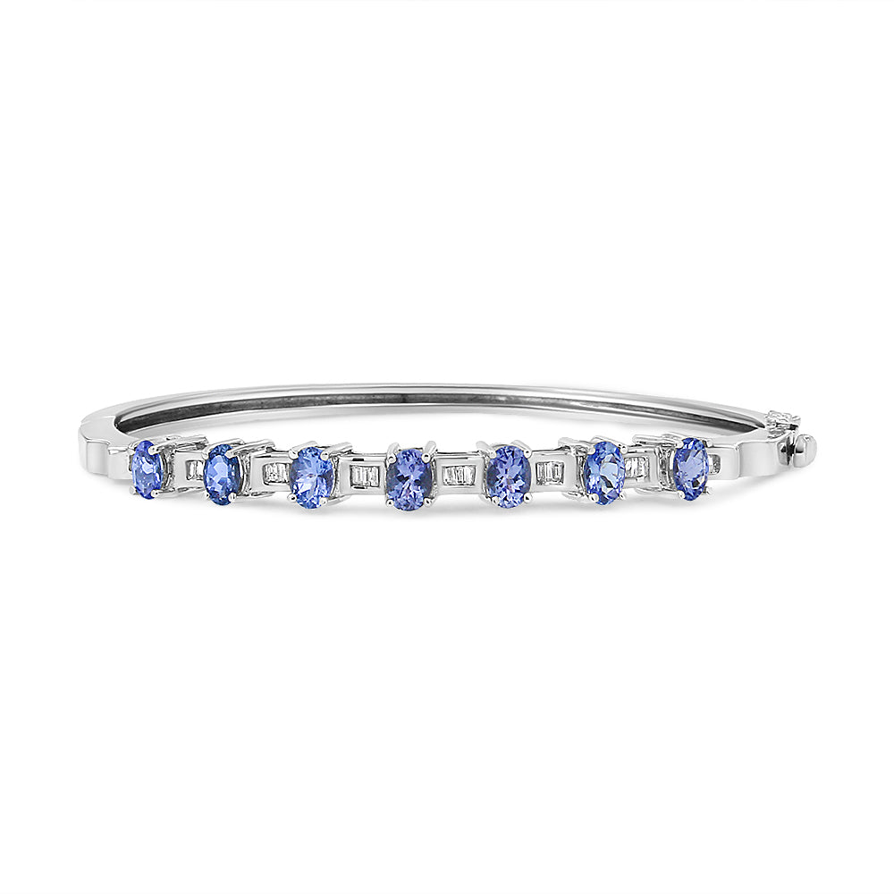 Brazalete de oro blanco de 14 quilates con tanzanita azul ovalada de 5 mm y diamantes de 1/4 Cttw (color H-I, claridad VS2-SI1) - Se ajusta a muñecas de hasta 7 1/2 pulgadas