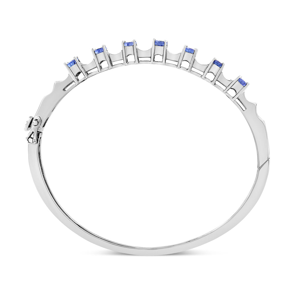 Brazalete de oro blanco de 14 quilates con tanzanita azul ovalada de 5 mm y diamantes de 1/4 Cttw (color H-I, claridad VS2-SI1) - Se ajusta a muñecas de hasta 7 1/2 pulgadas
