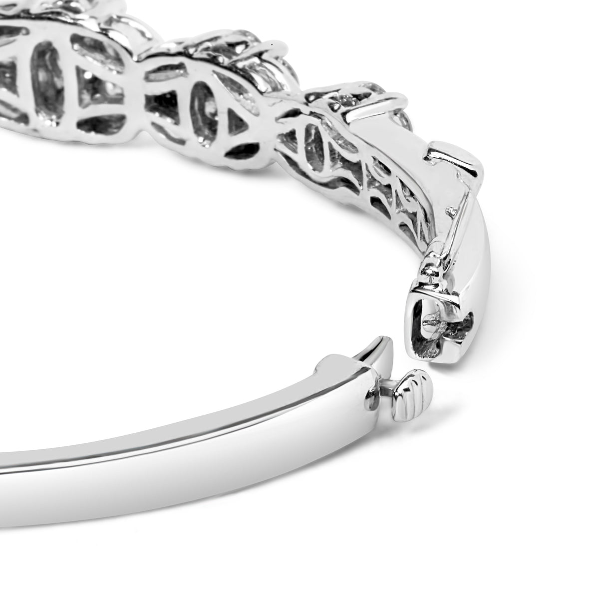 Brazalete tipo esclava de oro blanco de 14K con diamantes en racimo floral graduado de 2 1/2 quilates en total (color H-I, claridad SI1-SI2) - Se adapta a muñecas de hasta 7.25"