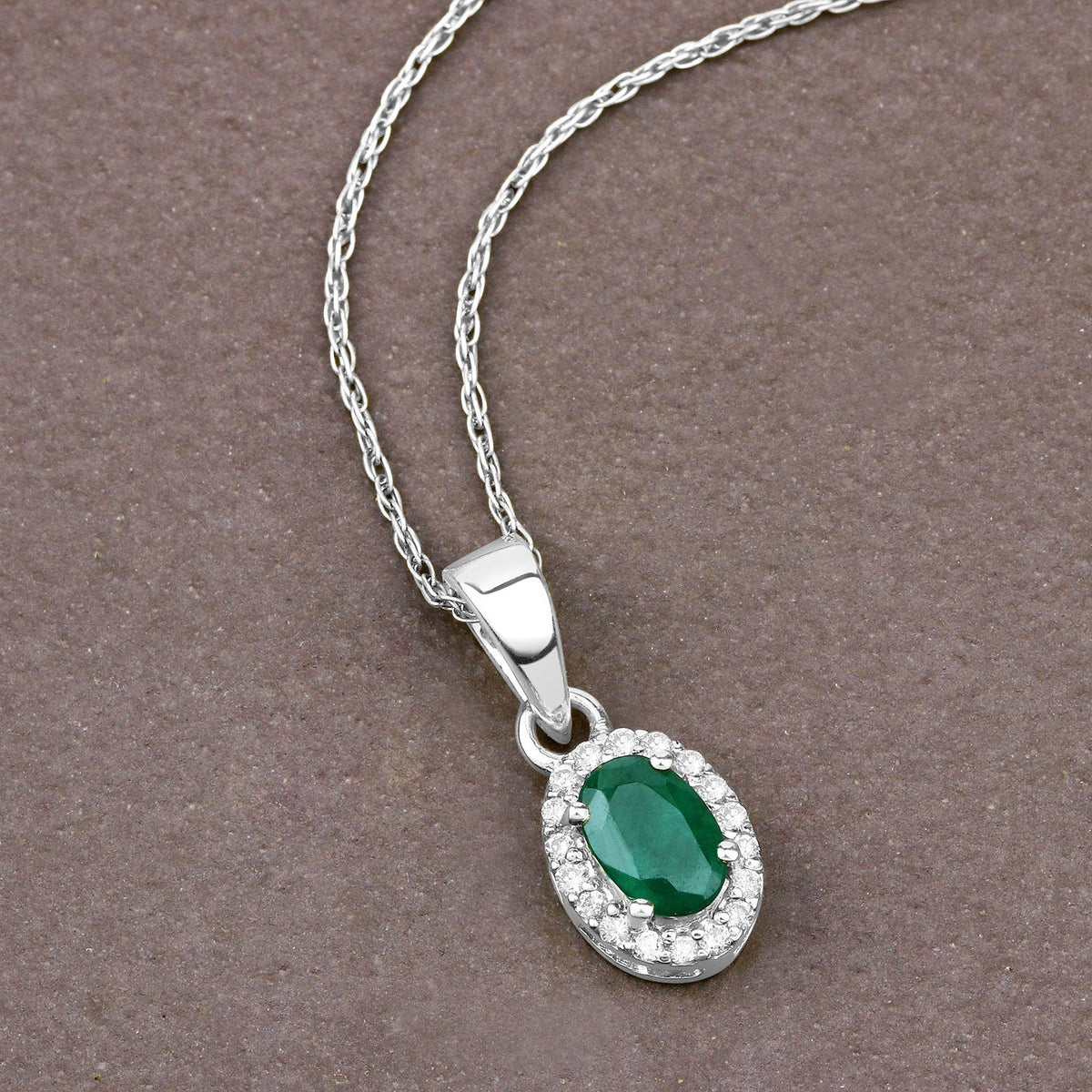 Colgante de oro blanco de 14K con esmeralda zambiana auténtica de 0,81 quilates y diamantes blancos