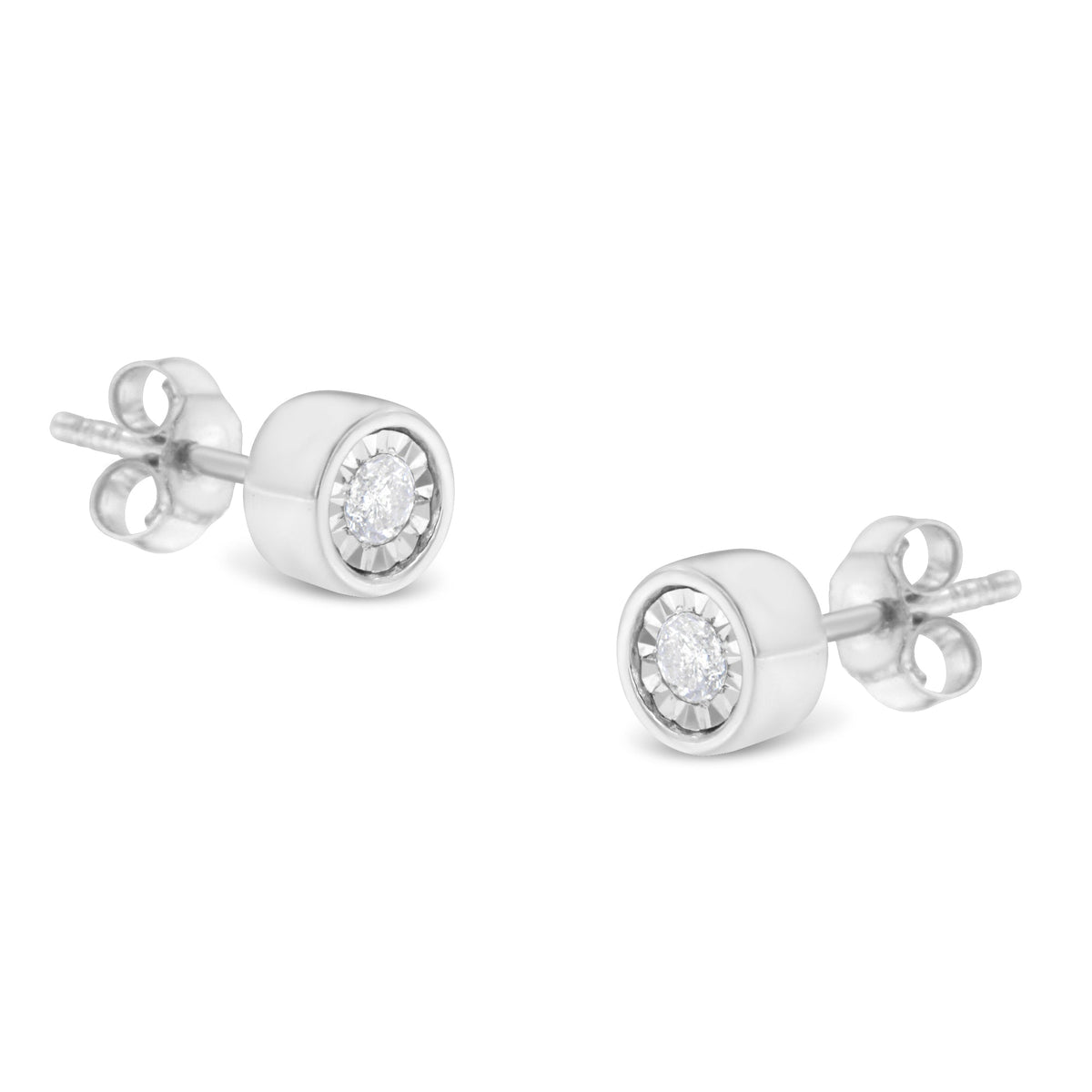Pendientes tipo barril con bisel engarzado tipo milagro de plata esterlina .925 con diamantes redondos de talla brillante de 1/5 Cttw, casi incoloros (color I-J, claridad I2-I3)