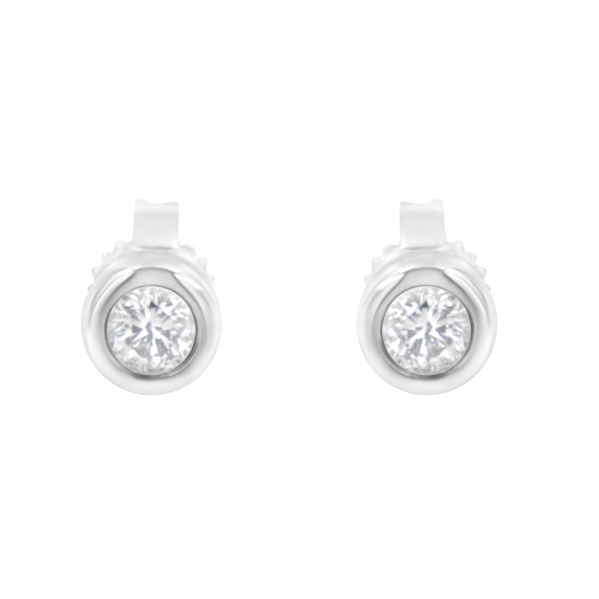 Pendientes de tuerca de oro blanco de 10 qt con diamantes de talla brillante redonda de 1/4 qt engastados en bisel, casi incoloros (color H-I, claridad I1-I2)