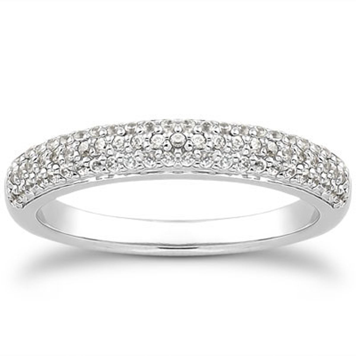 Anillo de boda de triple hilera con microincrustaciones de diamantes en oro blanco de 14 quilates