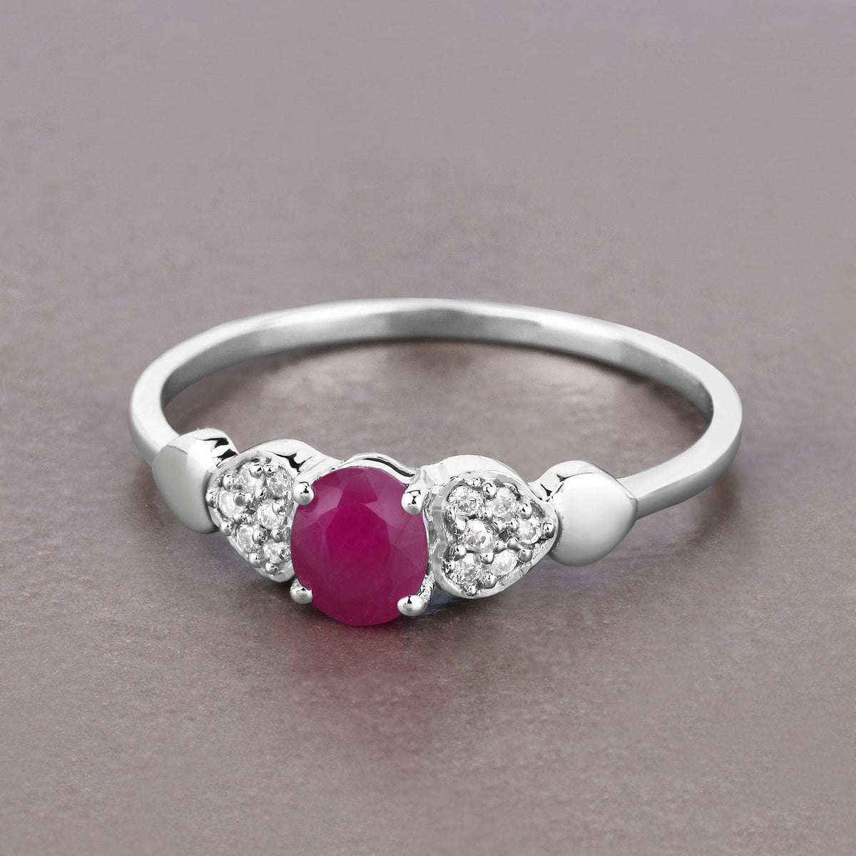 Anillo de oro blanco de 14K con rubí genuino de 0,36 quilates y diamante blanco