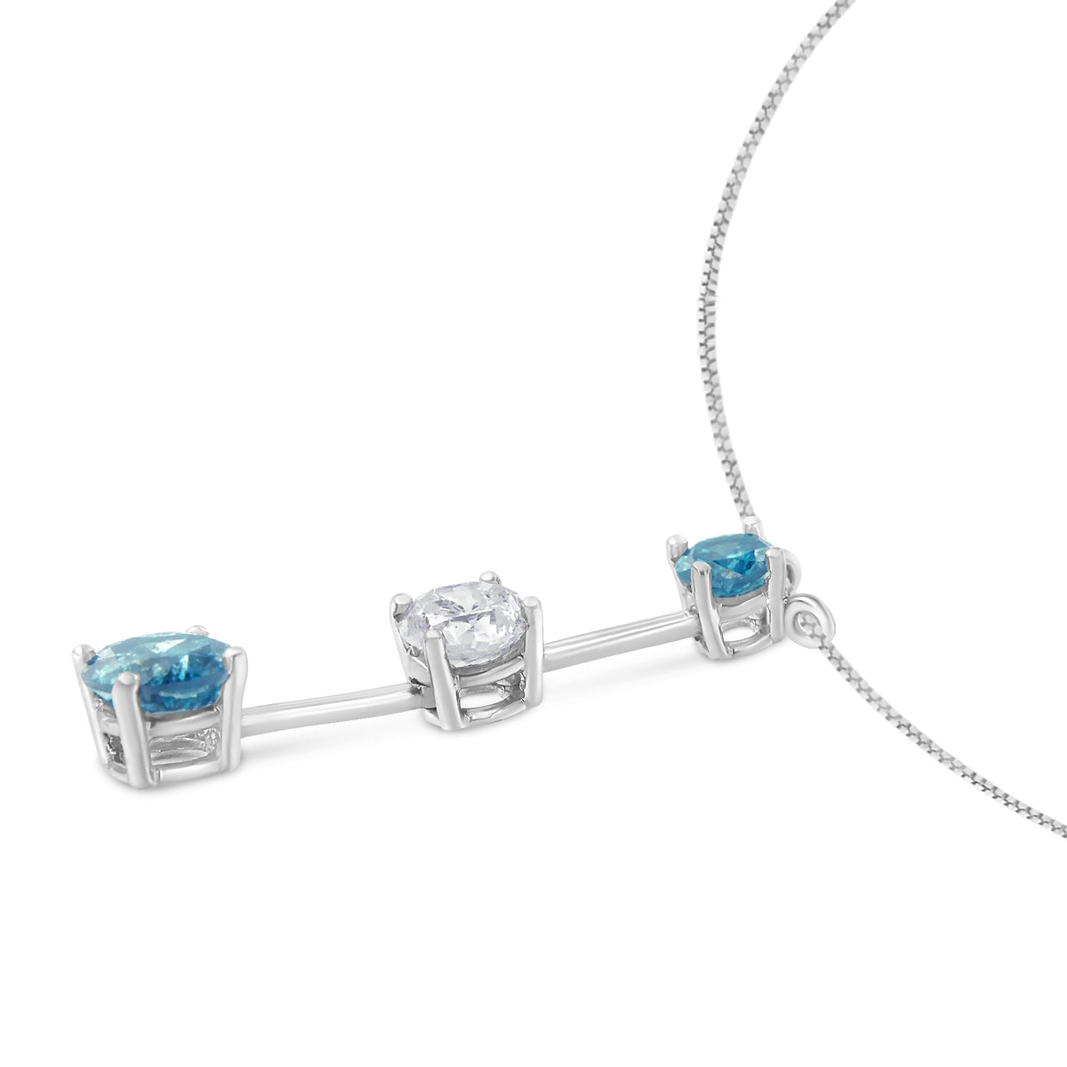 Colgante de oro blanco de 14 quilates con diamantes blancos y azules tratados de 1,5 quilates (H-I, I1-I2)