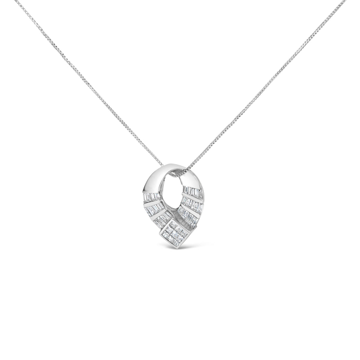 Collar con colgante ovalado curvo de oro blanco de 14 quilates y 1 5/8 quilates, con diamantes talla princesa con engaste invisible y diamantes talla baguette con engaste en carril (color G-H, claridad VS2-SI1)