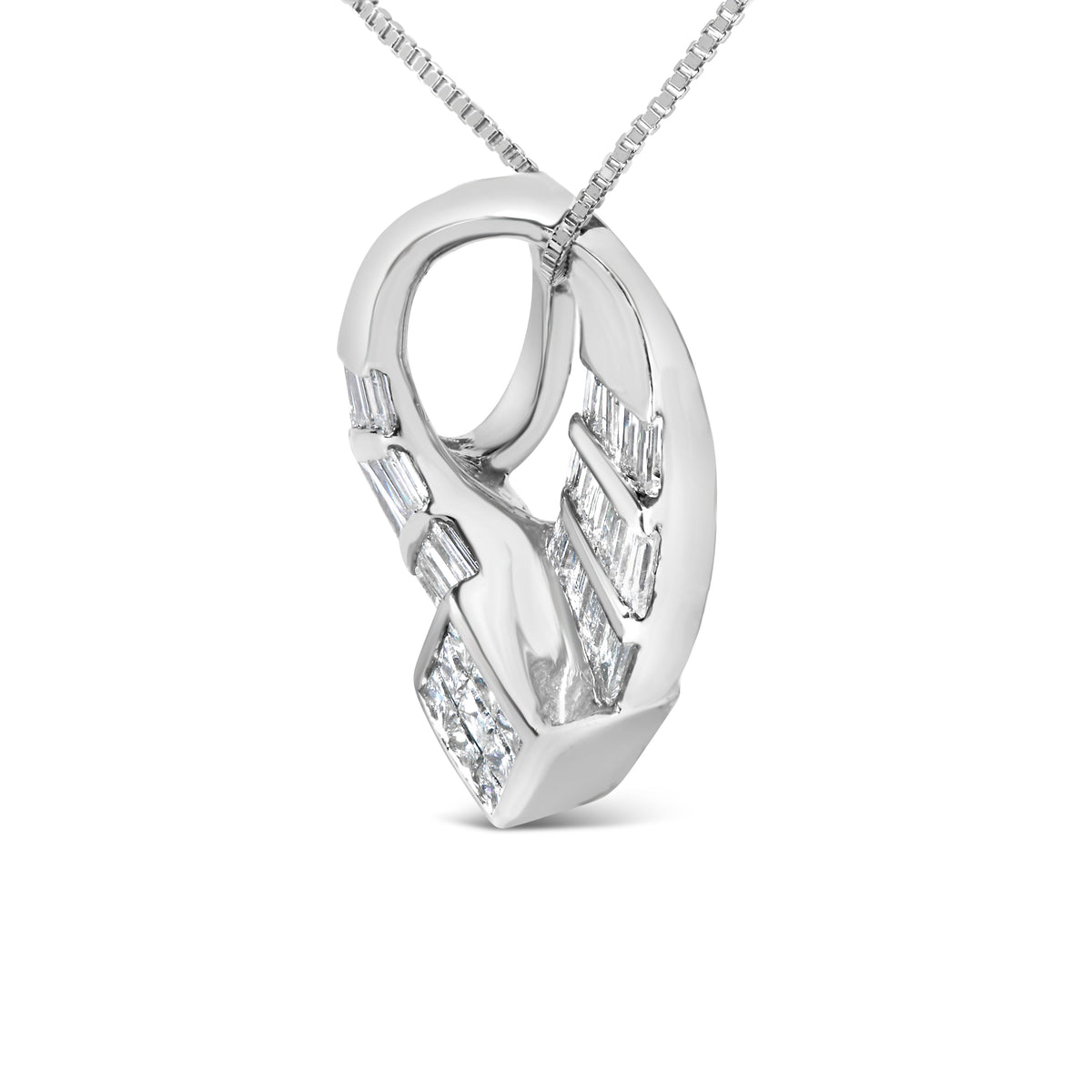 Collar con colgante ovalado curvo de oro blanco de 14 quilates y 1 5/8 quilates, con diamantes talla princesa con engaste invisible y diamantes talla baguette con engaste en carril (color G-H, claridad VS2-SI1)