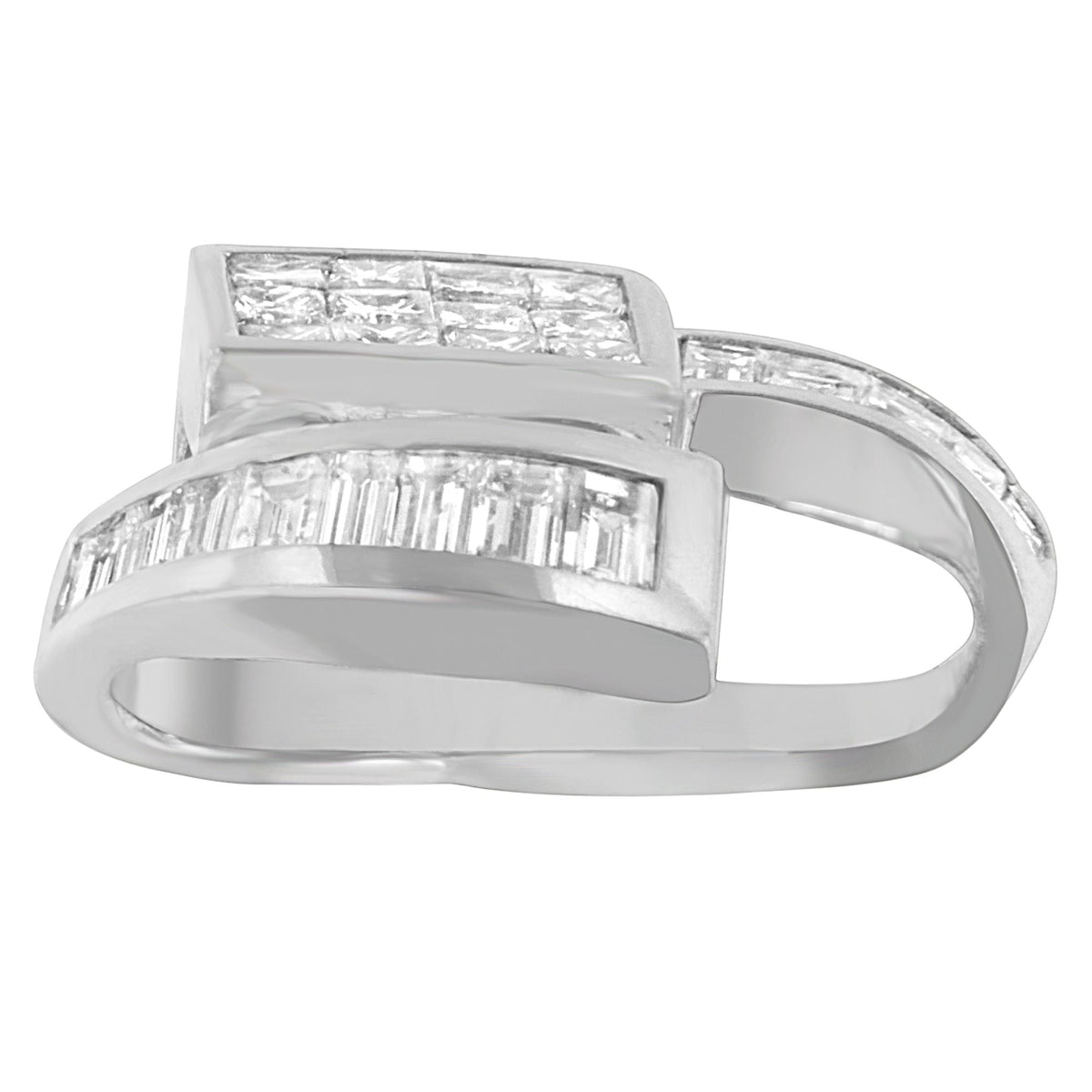 Collar con colgante de doble bucle con diamantes de talla princesa y baguette de 2 ct en oro blanco de 14K (G-H, VS1-VS2)