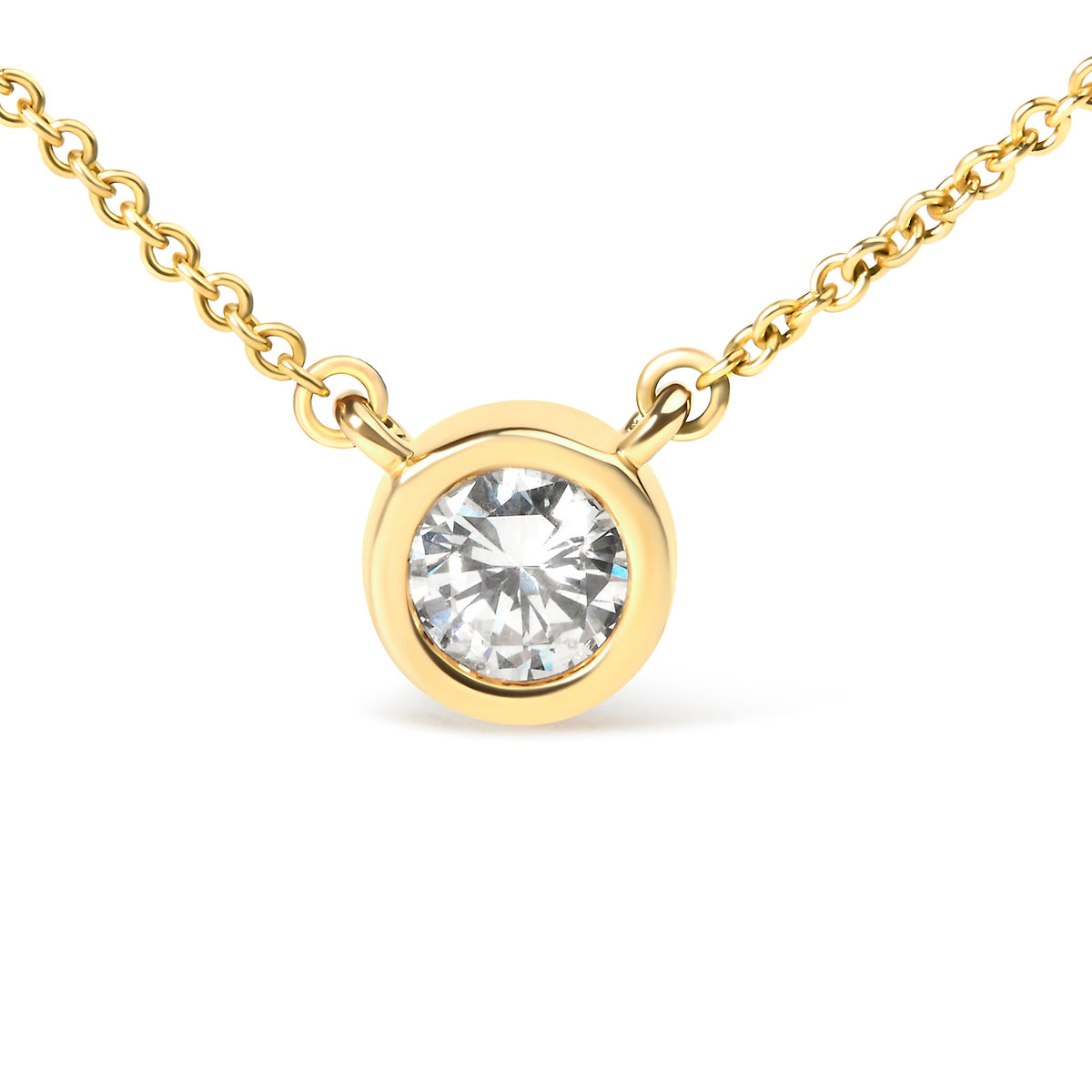 Collar con colgante solitario moderno de bisel engastado de diamante redondo brillante de 1/3 quilates en oro amarillo de 10K, 16"-18" (color H-I, claridad SI2-I1)