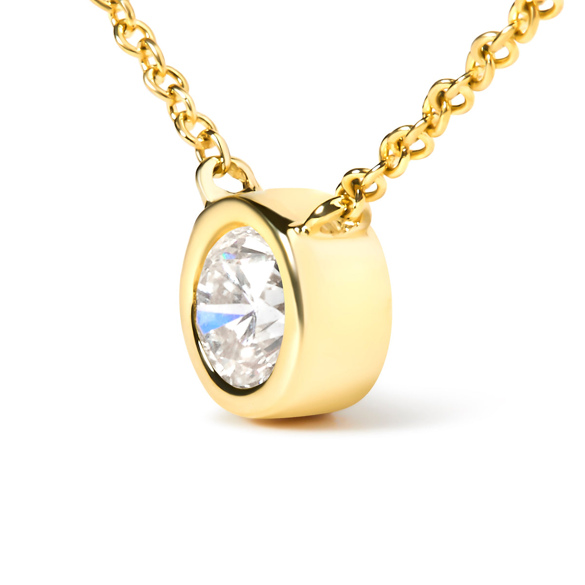 Collar con colgante solitario moderno de bisel engastado de diamante redondo brillante de 1/3 quilates en oro amarillo de 10K, 16"-18" (color H-I, claridad SI2-I1)