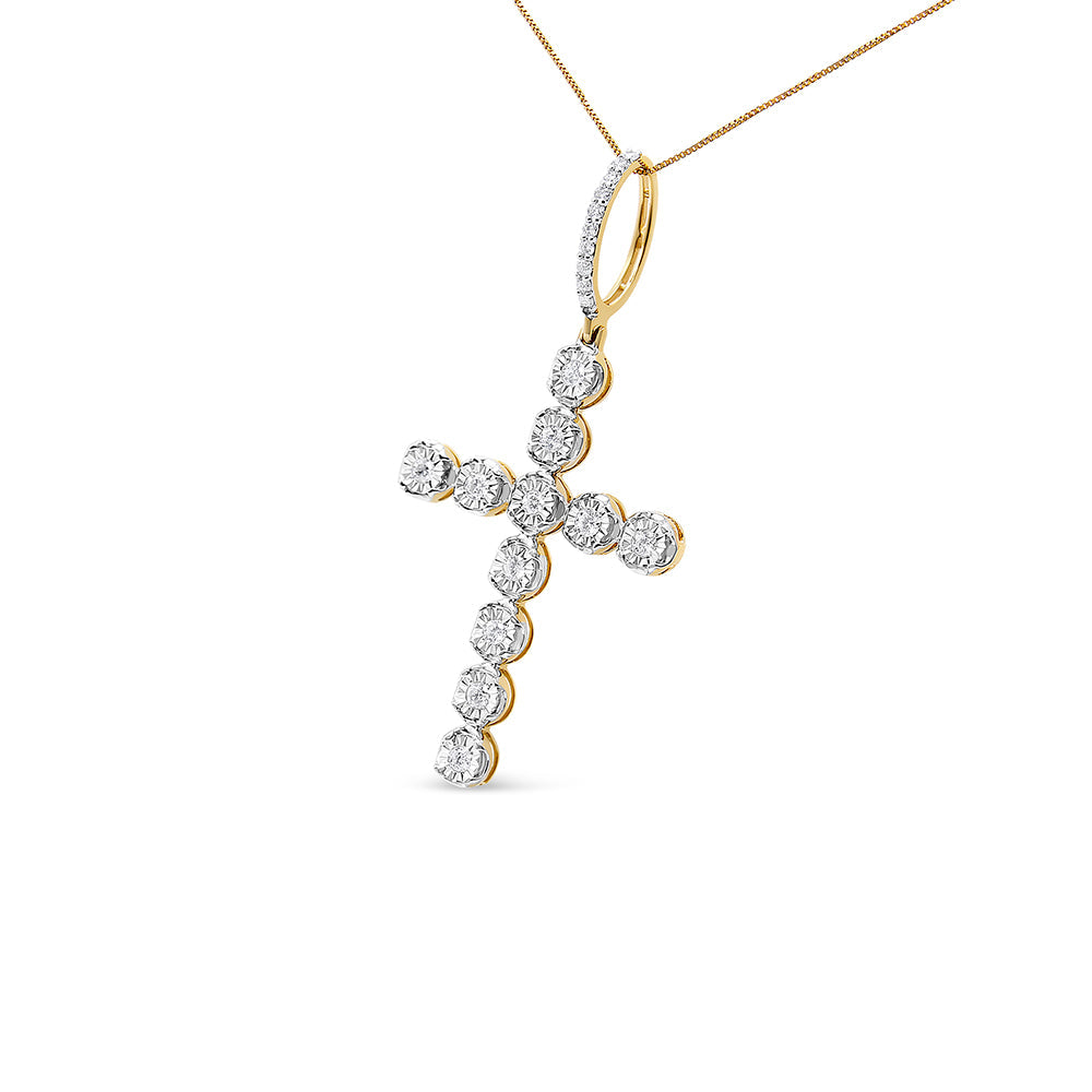 Collar con colgante de cruz y círculo de eslabones de oro amarillo de 10 quilates con diamantes redondos en engaste "Miracle Set" de 0.625 quilates en total (color H-I, claridad SI1-SI2) para hombre - CADENA NO INCLUIDA