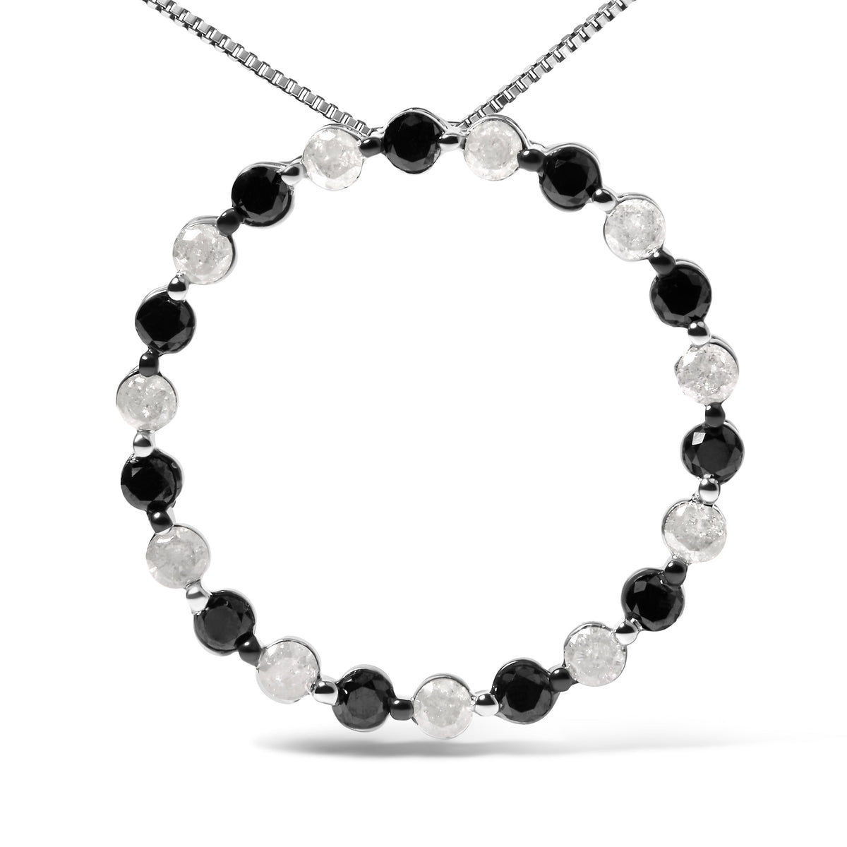 Collar con colgante de aro abierto de plata de ley .925 con diamantes blancos y negros alternados de 1 3/4 quilates (color H-I, claridad I2-I3) - 18 pulgadas