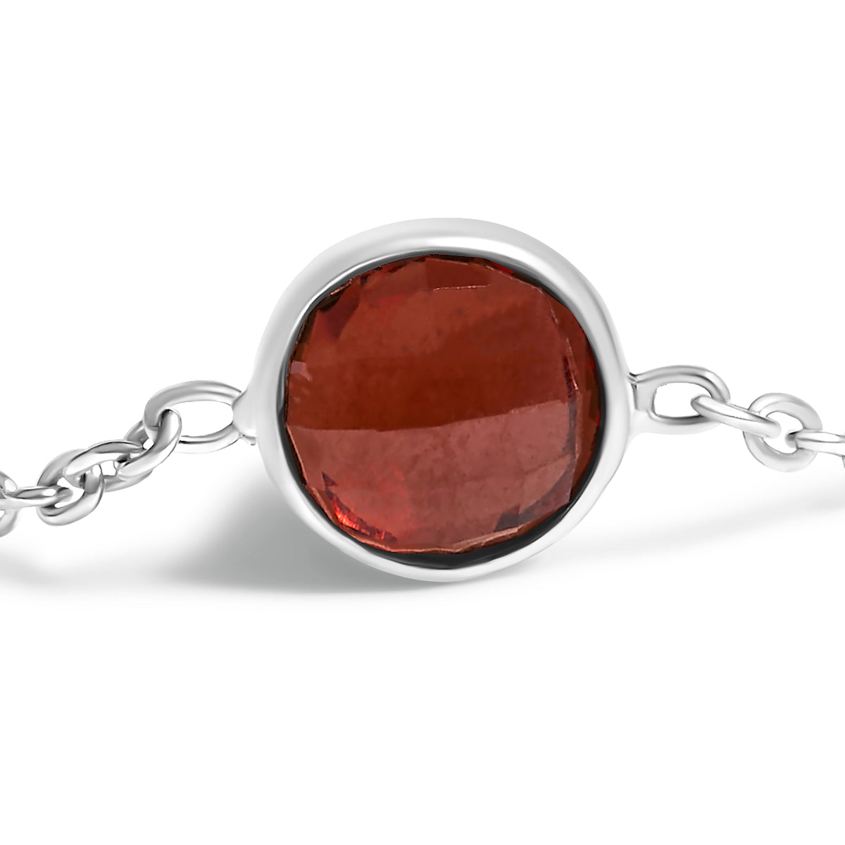 Pulsera ajustable tipo bolo de plata de ley .925 con 5 estaciones y granates rojos engastados