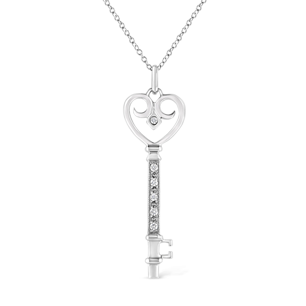 Collar de plata esterlina .925 con colgante de llave, corazón y candado con acentos de diamantes en pavé y engaste biselado de 18" (color K-L, claridad I1-I2)