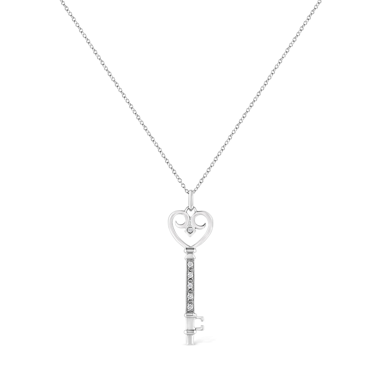 Collar de plata esterlina .925 con colgante de llave, corazón y candado con acentos de diamantes en pavé y engaste biselado de 18" (color K-L, claridad I1-I2)