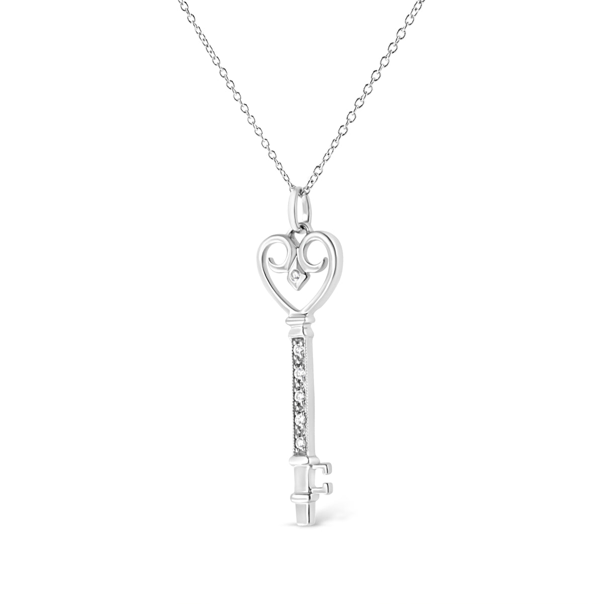 Collar de plata esterlina .925 con colgante de llave, corazón y candado con acentos de diamantes en pavé y engaste biselado de 18" (color K-L, claridad I1-I2)