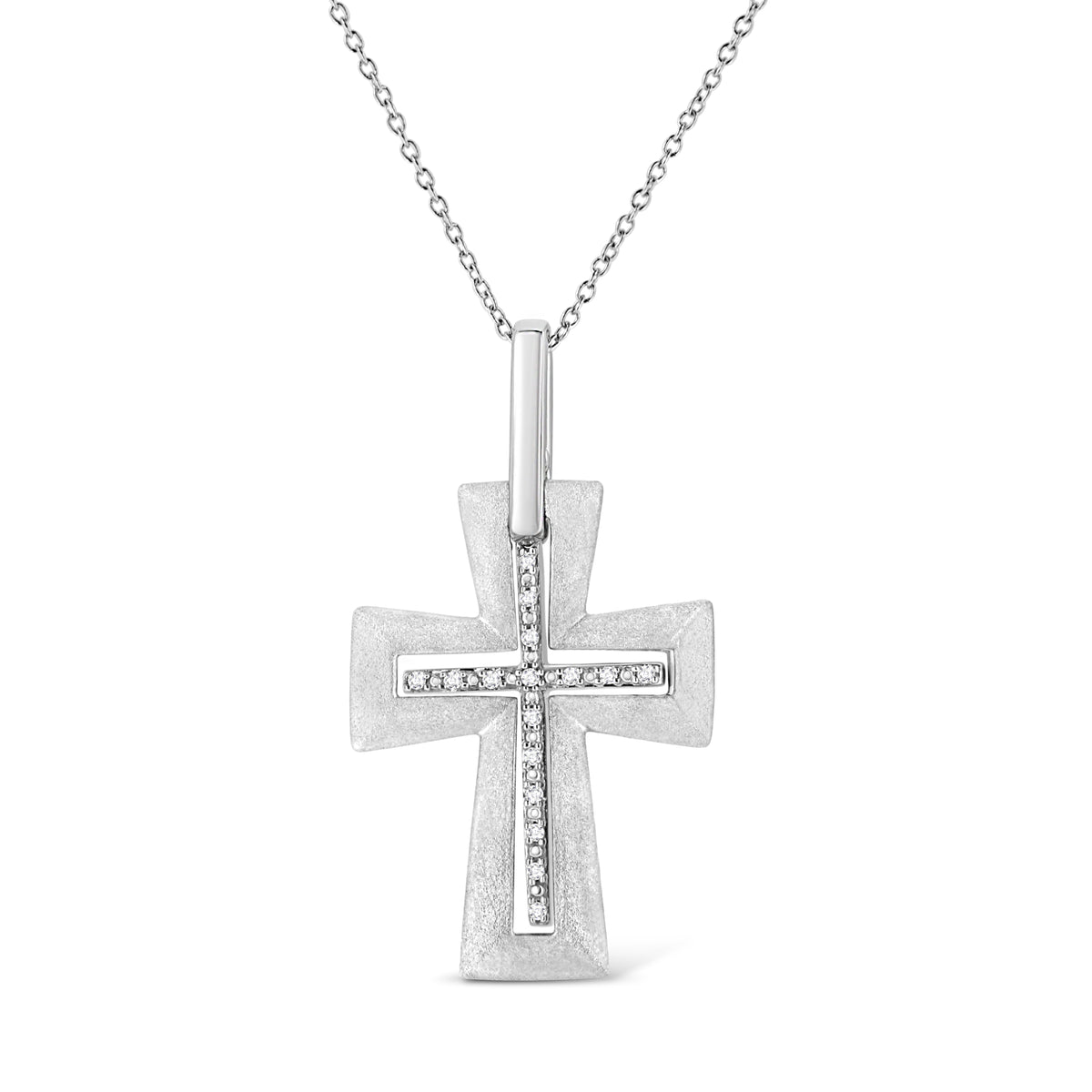 Collar con colgante de cruz con acento de diamante engarzado en plata de ley .925 de 18" (color I-J, claridad I1-I2)