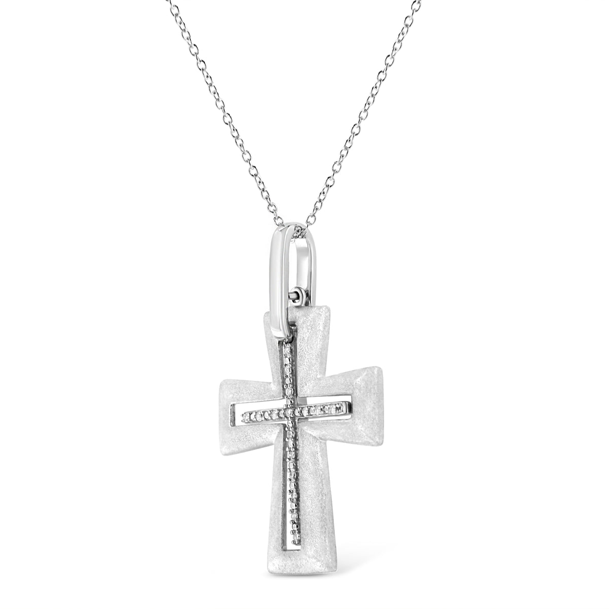 Collar con colgante de cruz con acento de diamante engarzado en plata de ley .925 de 18" (color I-J, claridad I1-I2)