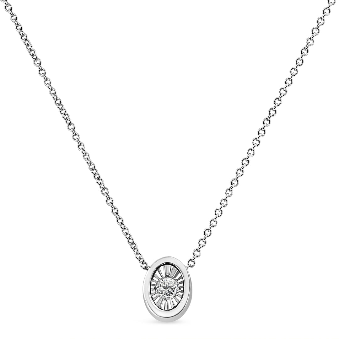 Collar con colgante de oro blanco de 10 qt con forma cuadrada de diamante de talla redonda engastado en milagro de 0,10 qt (color H-I, claridad SI2-I1) de 45,72 cm