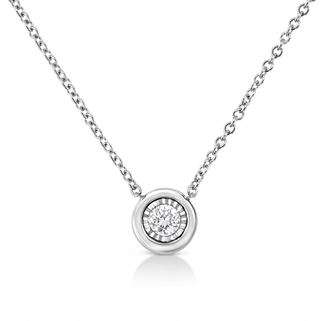 Collar con colgante de oro blanco de 10 qt con forma cuadrada de diamante de talla redonda engastado en milagro de 0,10 qt (color H-I, claridad SI2-I1) de 45,72 cm