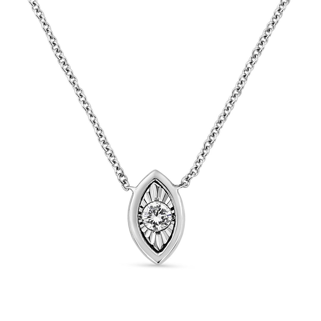 Collar con colgante de oro blanco de 10 qt con forma cuadrada de diamante de talla redonda engastado en milagro de 0,10 qt (color H-I, claridad SI2-I1) de 45,72 cm