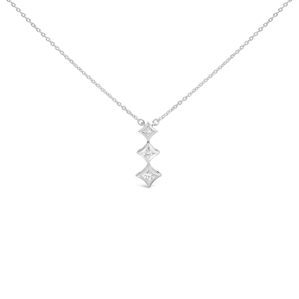 Collar con Colgante de Oro Blanco de 10K, 1/5 Cttw, con 3 Piedras de Diamantes Corte Princesa, 18" (Color H-I, Claridad SI2-I1)