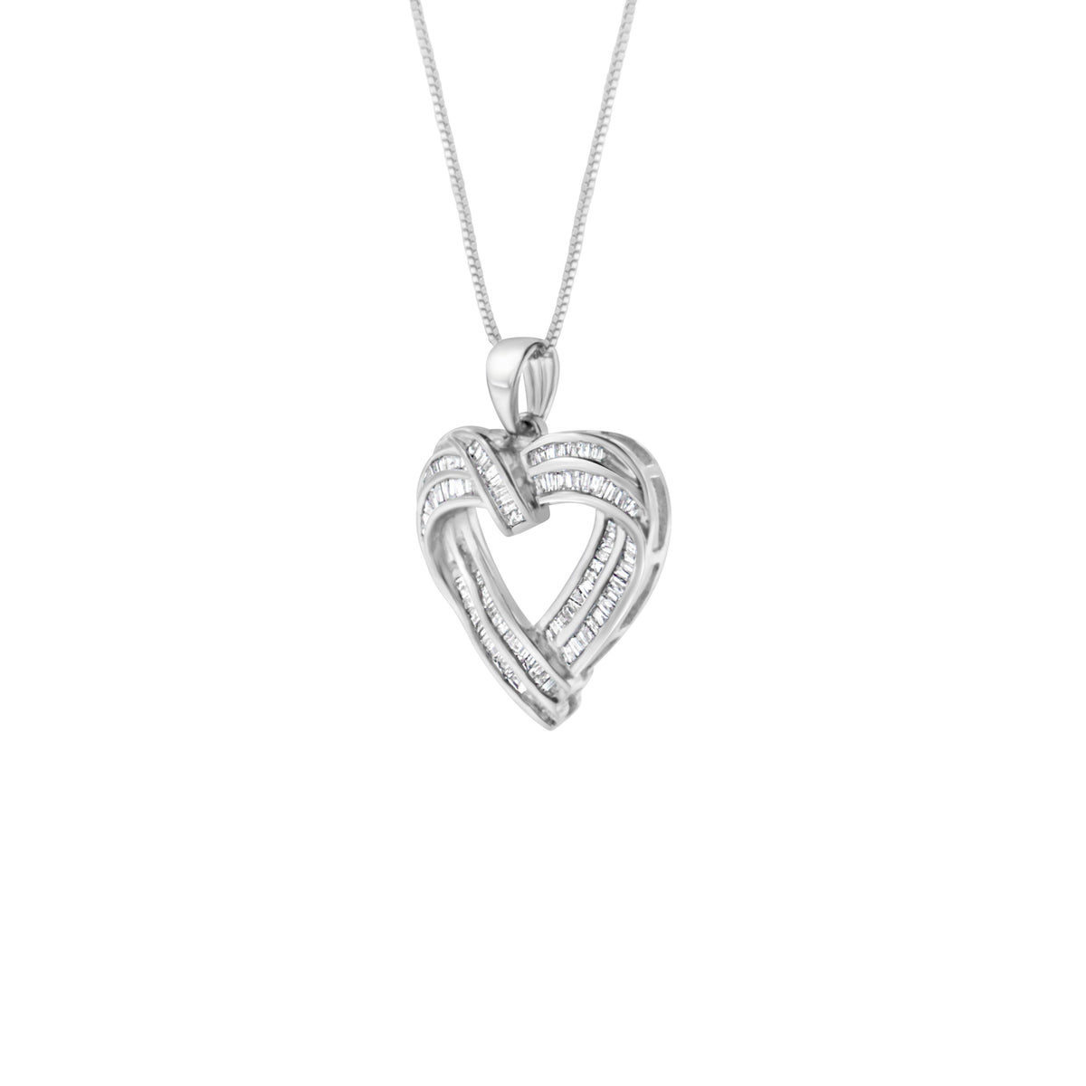 Collar con colgante de corazón de diamantes baguette de plata de ley de 7/8 quilates (I-J, I2-I3)