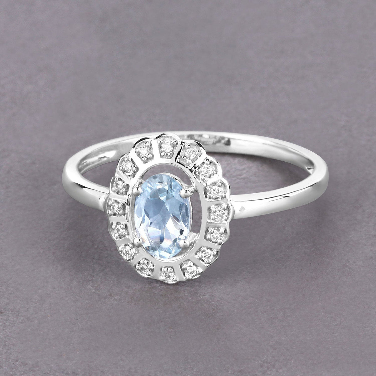 Anillo de oro blanco de 14 quilates con aguamarina auténtica de 0,44 quilates y diamantes blancos