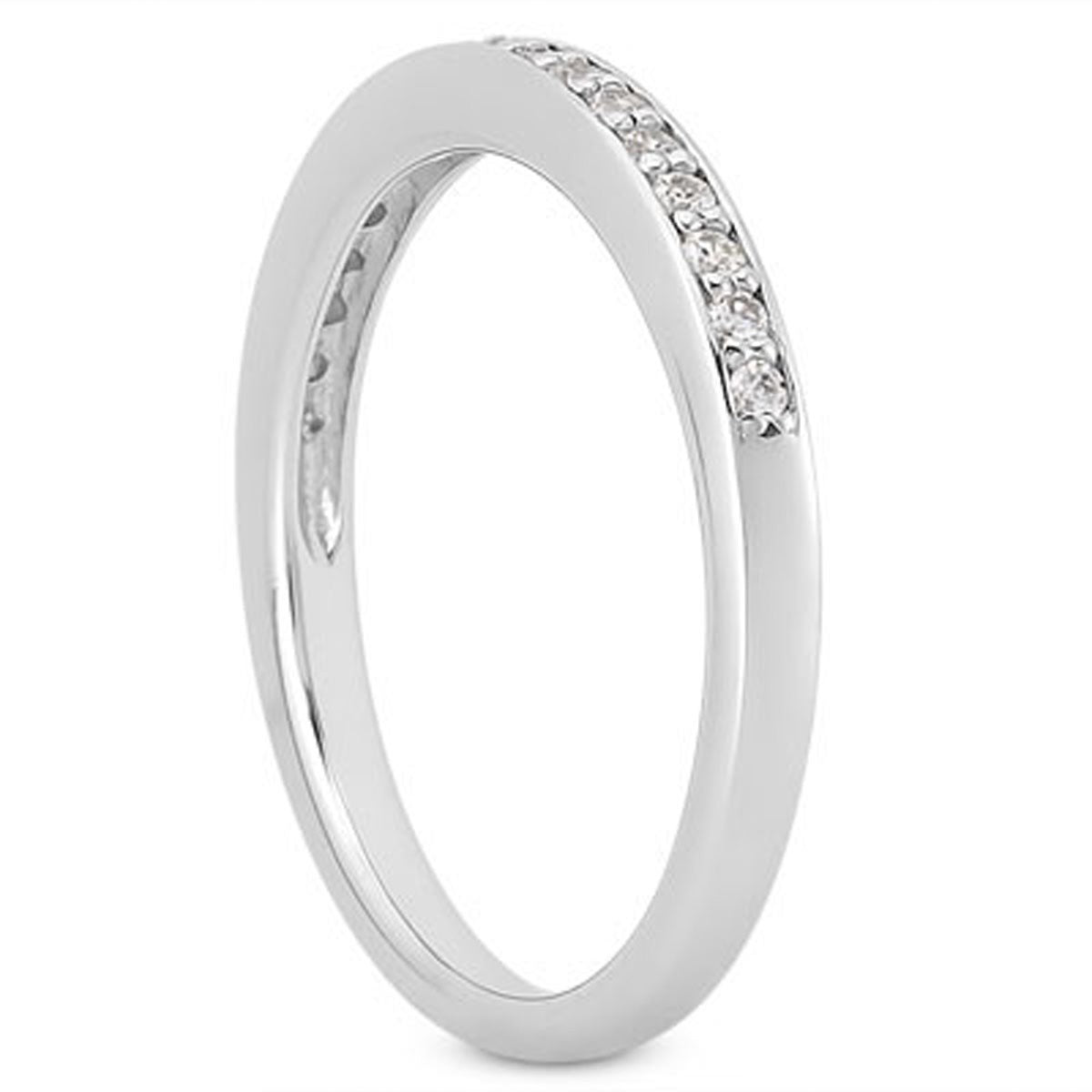 Anillo de boda de oro blanco de 14 quilates con pavé de microdiamantes y lados planos