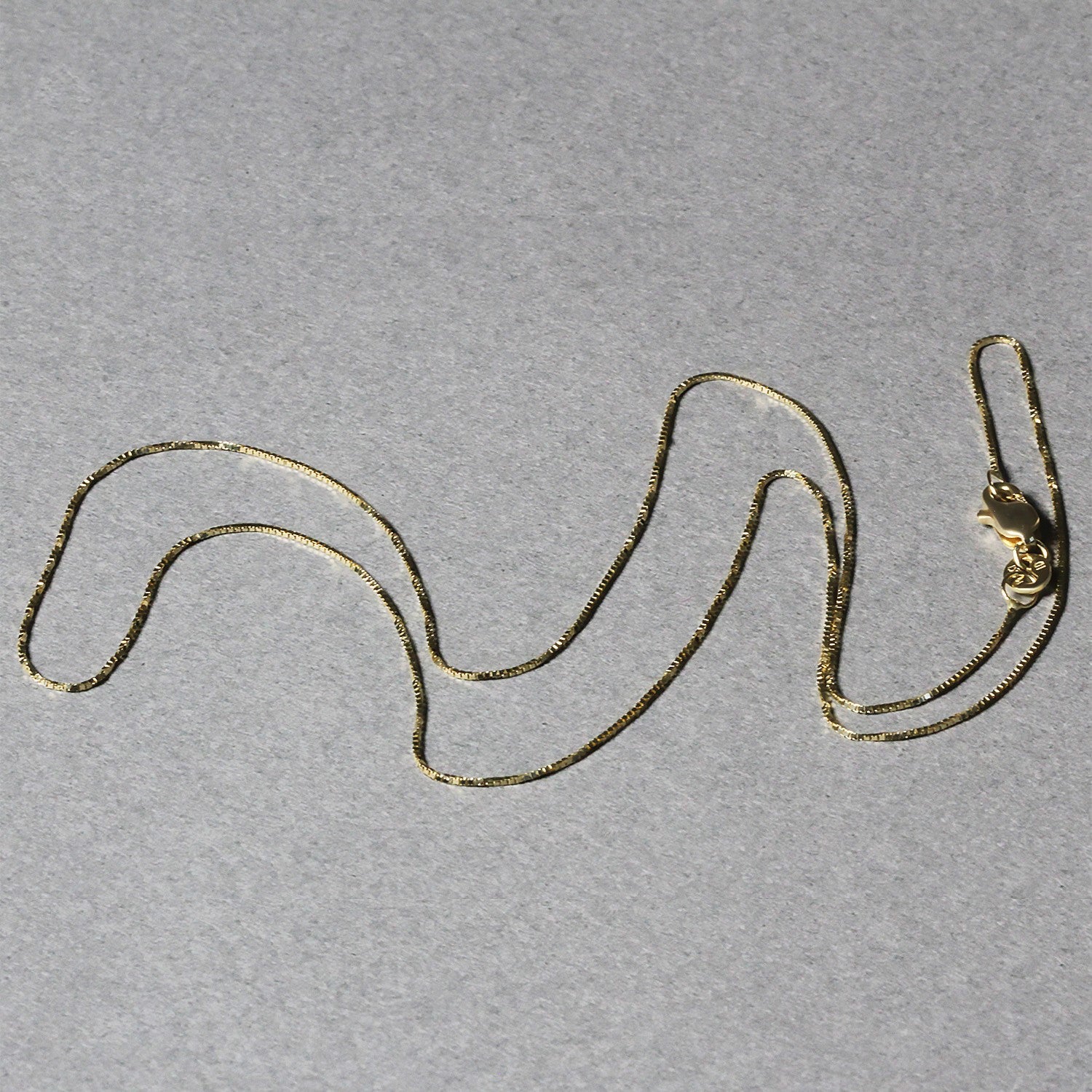 Cadena clásica de oro amarillo de 14k y 0.6mm