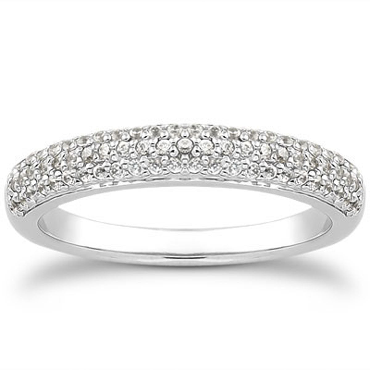 Anillo de boda de triple hilera con microincrustaciones de diamantes en oro blanco de 14 quilates