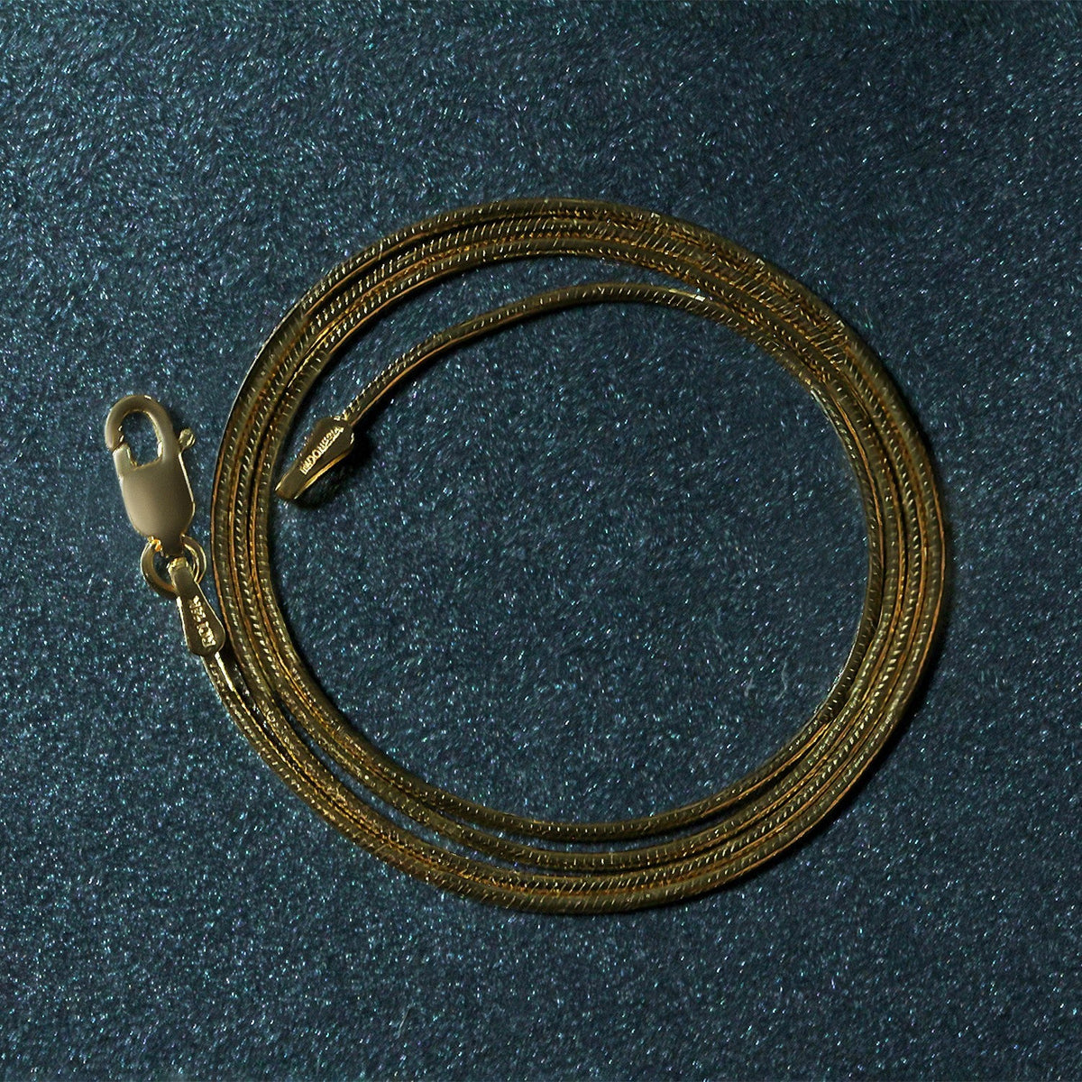 Cadena redonda de oro amarillo de 14 quilates tipo serpiente de 0,9 mm