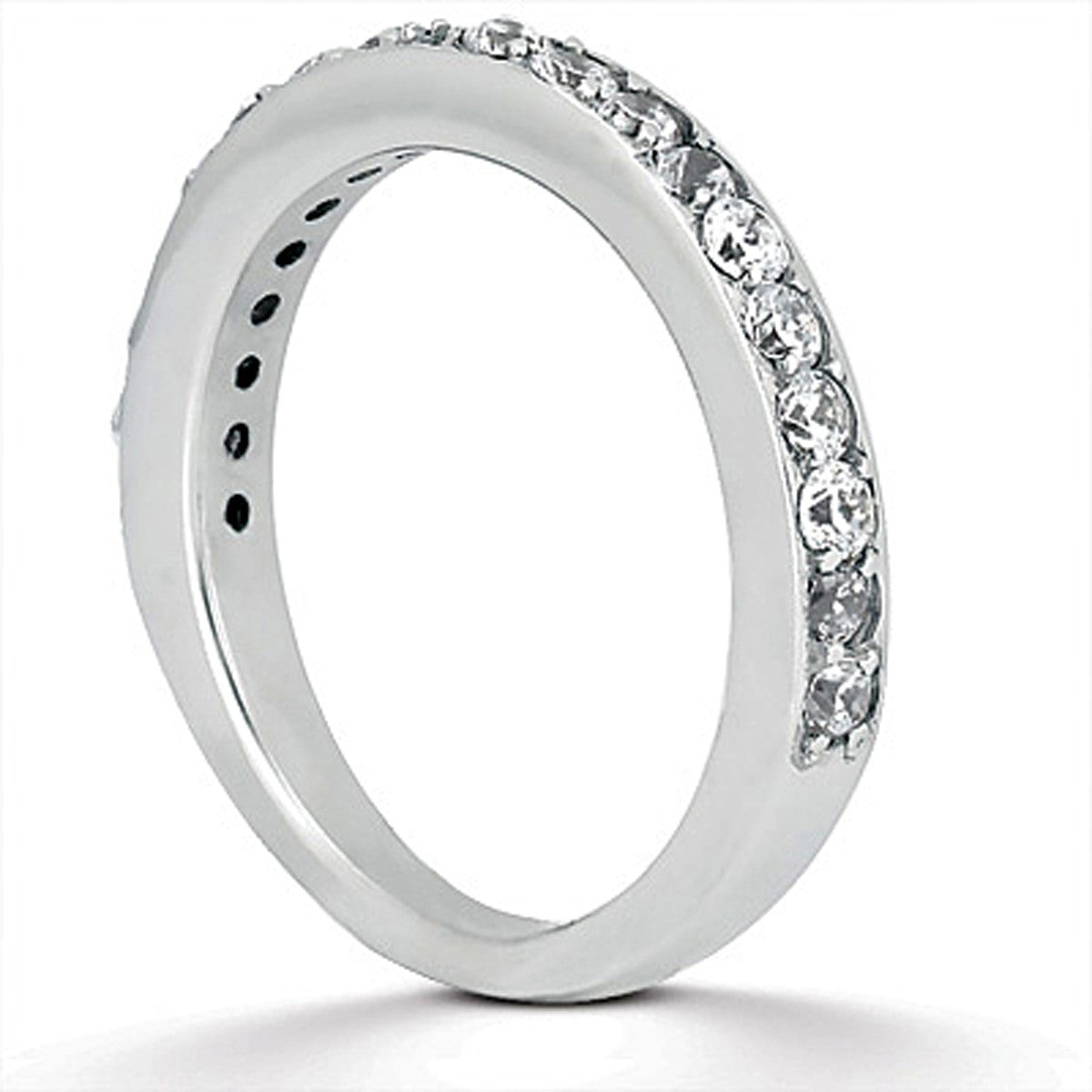 Anillo de boda tipo alianza de oro blanco de 14k con pavé de diamantes, media vuelta