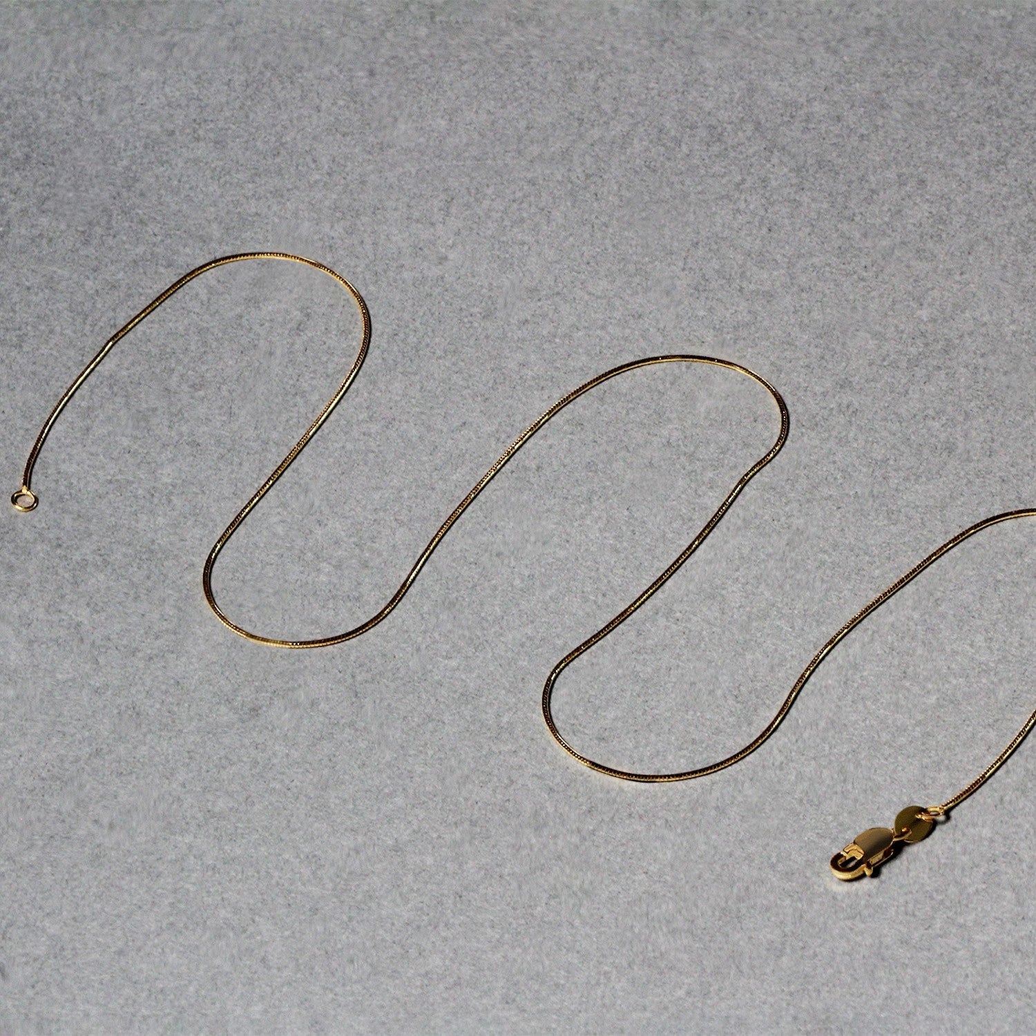 Cadena redonda de serpiente de oro amarillo de 14k de 0.7mm
