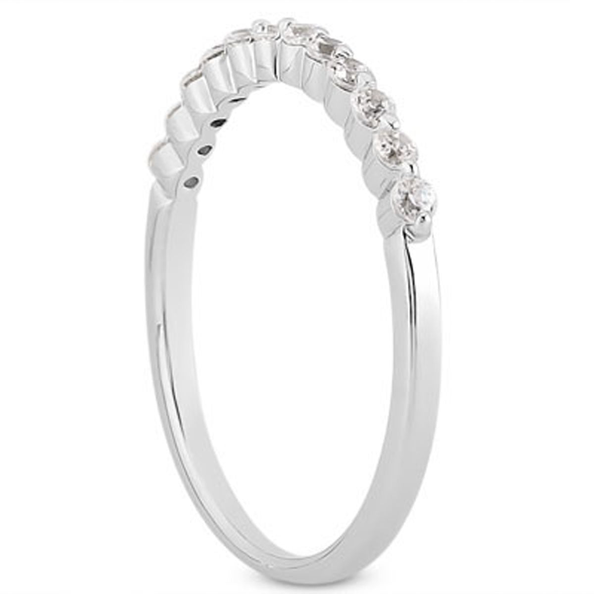 Anillo de boda con banda de diamante flotante en oro blanco de 14k con puntas compartidas