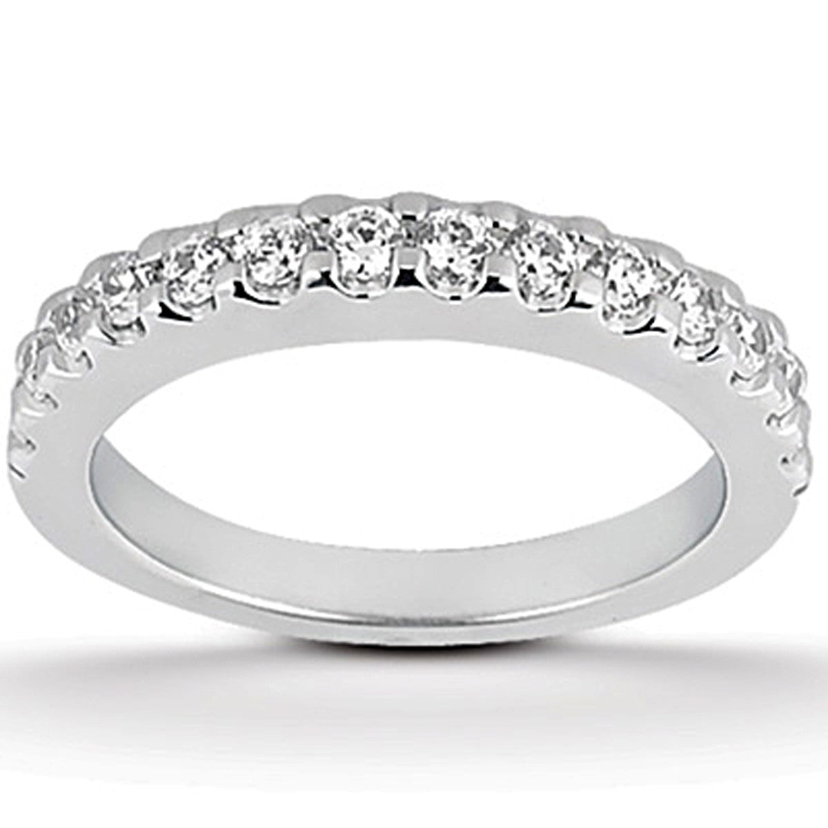 Anillo de boda de oro blanco de 14 quilates con diamantes de engaste compartido
