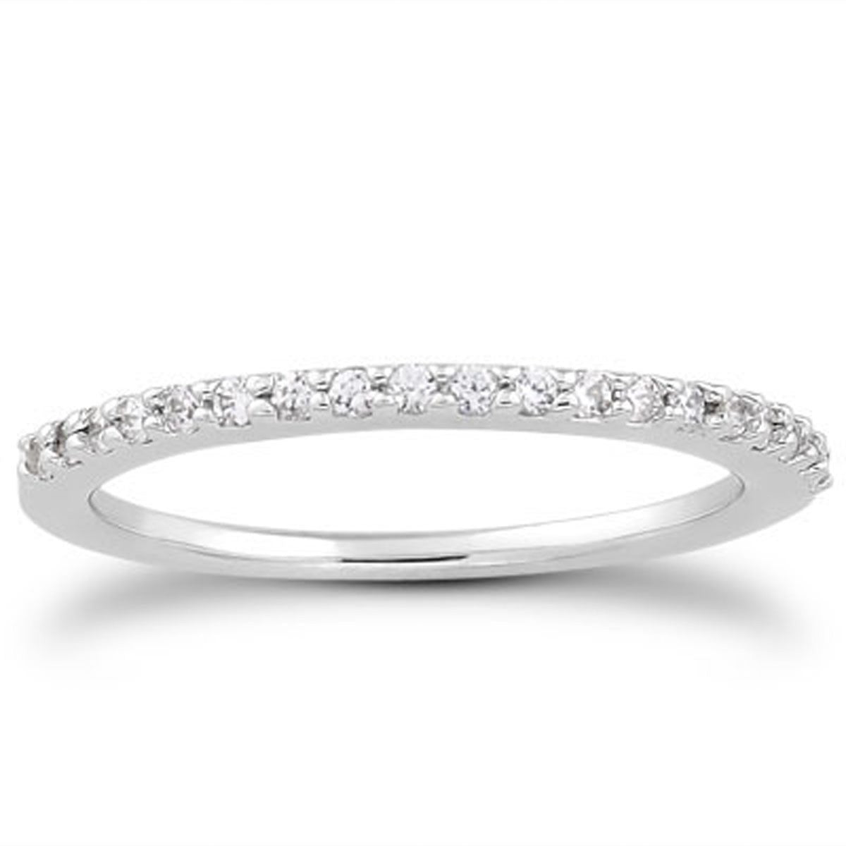 Anillo de boda de oro blanco de 14k con perfil delgado, diamantes y microincrustaciones
