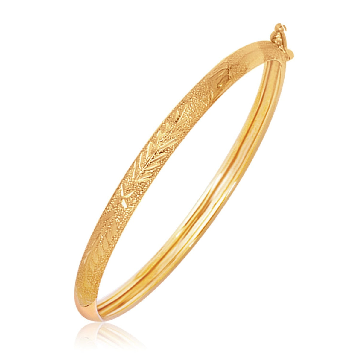 Brazalete infantil tipo cúpula con diseño tallado de diamante en oro amarillo de 14k